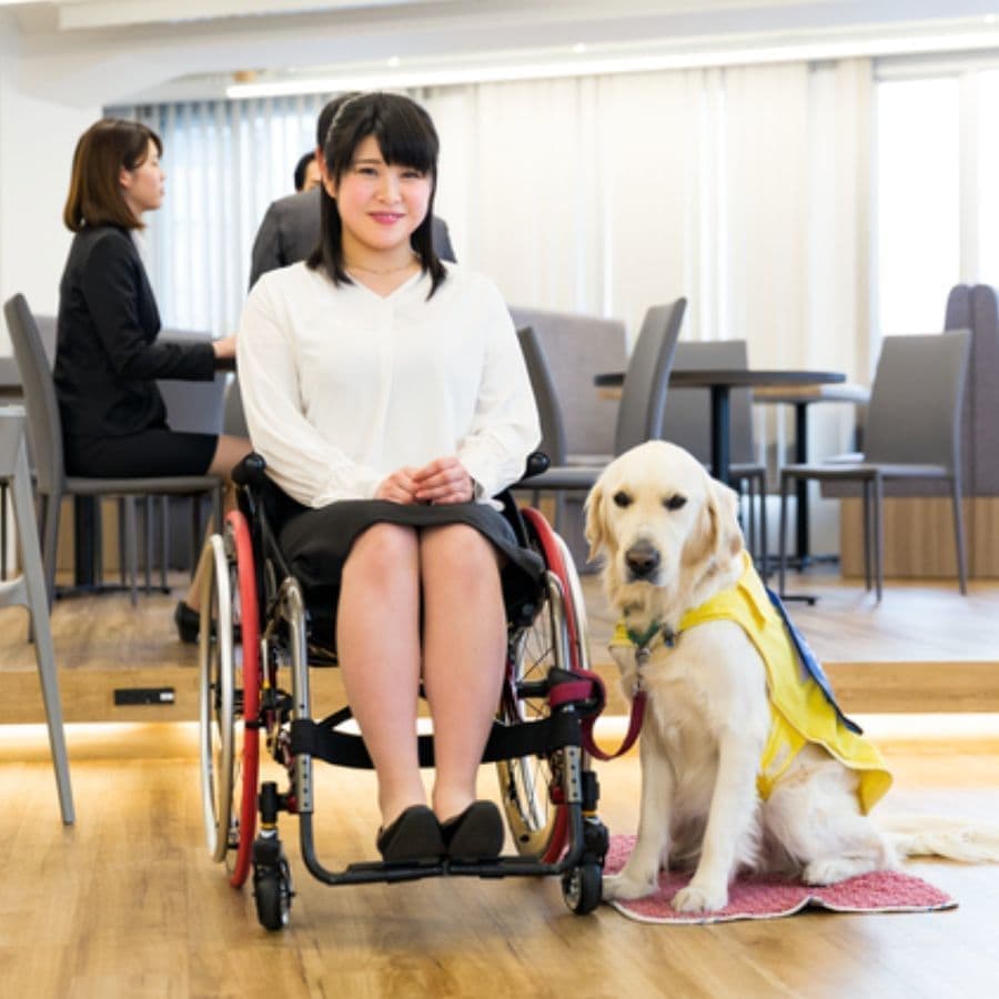 生理日のお風呂上がり対策。経血問題を解決するナプキン補助商品。生理の女性の悩み　ストレス　不安　お風呂上りにポタポタ垂れでバスマットやタオル　足を汚さない　下着に付けるの　デリケートゾーンに挟む　ナプラスeを付けたままショーツをはく　フェムテック　フェムケア　産後生理　生理日あるある　昼用　夜用　教えて生理の事　お股に挟む　災害時の生理　自衛隊のお風呂　補助商品　生理用品　どのナプキンも補助　お風呂上り３分間問題　多目的トイレ