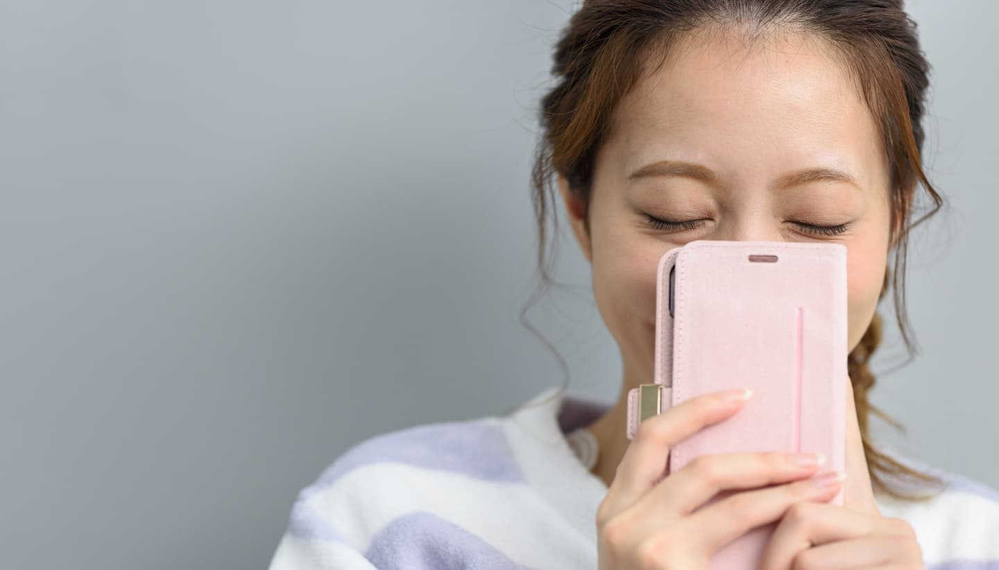 生理日のお風呂上がり対策。経血問題を解決するナプキン補助商品。生理の女性の悩み　ストレス　不安　お風呂上りにポタポタ垂れでバスマットやタオル　足を汚さない　下着に付けるの　デリケートゾーンに挟む　ナプラスeを付けたままショーツをはく　フェムテック　フェムケア　産後生理　生理日あるある　昼用　夜用　教えて生理の事　お股に挟む　災害時の生理　自衛隊のお風呂　補助商品　生理用品　どのナプキンも補助　お風呂上り３分間問題