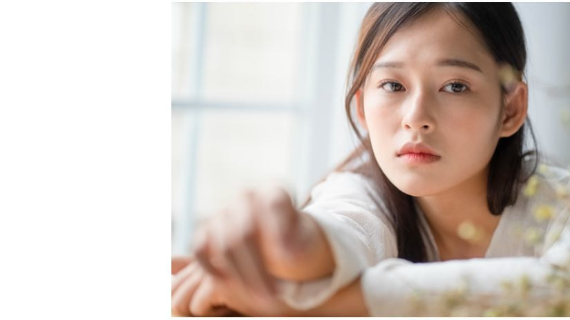 生理日のお風呂上がり対策。経血問題を解決するナプキン補助商品。生理の女性の悩み　ストレス　不安　お風呂上りにポタポタ垂れでバスマットやタオル　足を汚さない　下着に付けるの　デリケートゾーンに挟む　ナプラスeを付けたままショーツをはく　フェムテック　フェムケア　産後生理　生理日あるある　昼用　夜用　教えて生理の事　お股に挟む　災害時の生理　自衛隊のお風呂　補助商品　生理用品　どのナプキンも補助　お風呂上り３分間問題