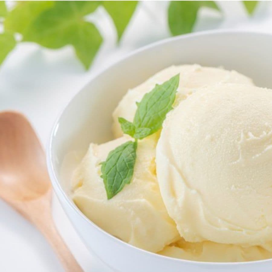 生理日のお風呂上がり対策。経血問題を解決するナプキン補助商品。生理の女性の悩み　ストレス　不安　お風呂上りにポタポタ垂れでバスマットやタオル　足を汚さない　下着に付けるの　デリケートゾーンに挟む　ナプラスeを付けたままショーツをはく　フェムテック　フェムケア　産後生理　生理日あるある　昼用　夜用　教えて生理の事　お股に挟む　災害時の生理　自衛隊のお風呂　補助商品　生理用品　どのナプキンも補助　お風呂上り３分間問題　多目的トイレ